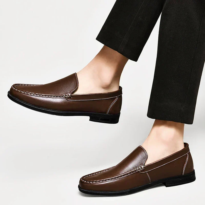 Schwarze Freizeitschuhe für Herren: Elegante Slip-On Loafers. Bequeme & modische Frühjahrsschuhe.