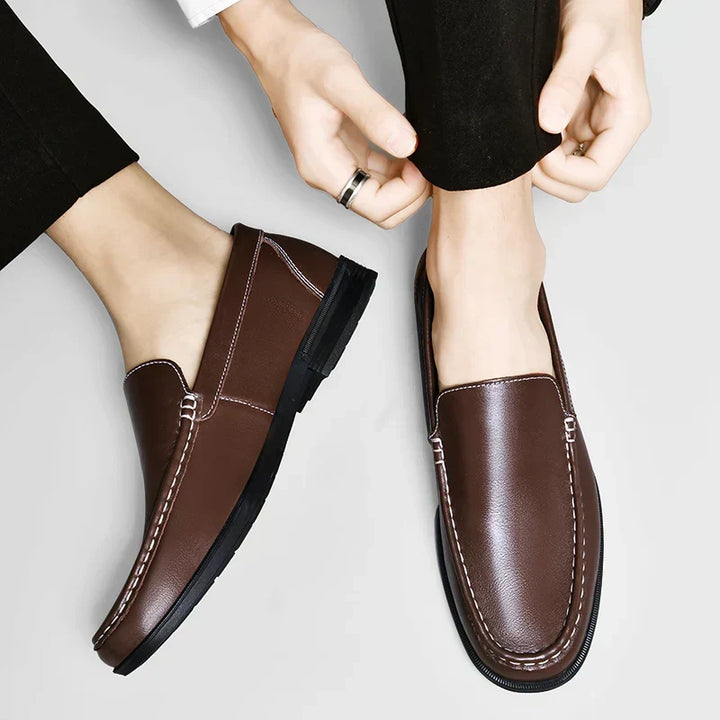 Elegante Herren Frühjahrsschuhe in Braun. Klassische Slip-On Loafers für Komfort & Stil.