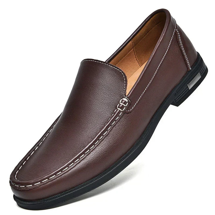 Bequeme schwarze Herren Slipper für Frühling. Stilvolle Slip-On Loafers, vielseitig kombinierbar.