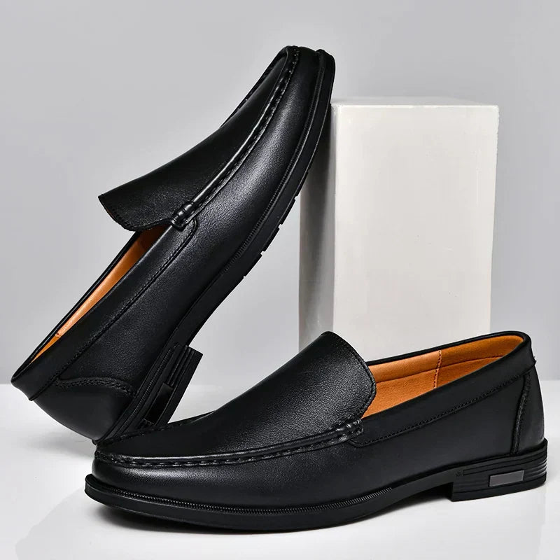 Klassische Herren Slip-On Loafers in Braun. Komfortable Frühjahrsschuhe für Büro & Freizeit.