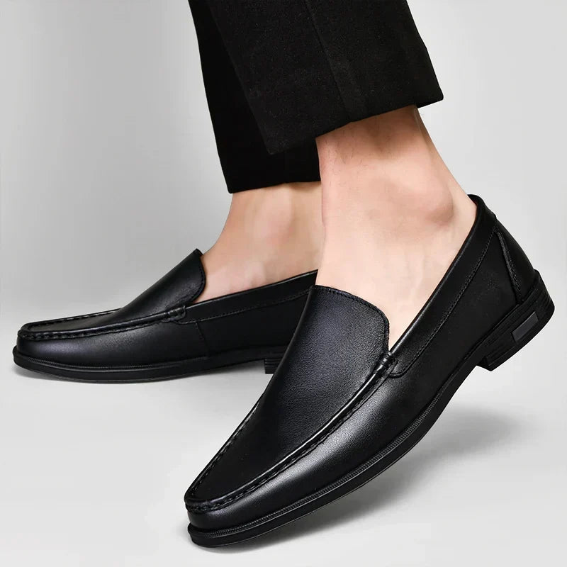 Herren Frühjahrsschuhe: Braune Slip-On Loafers. Stilvoll, bequem & vielseitig für jede Gelegenheit.