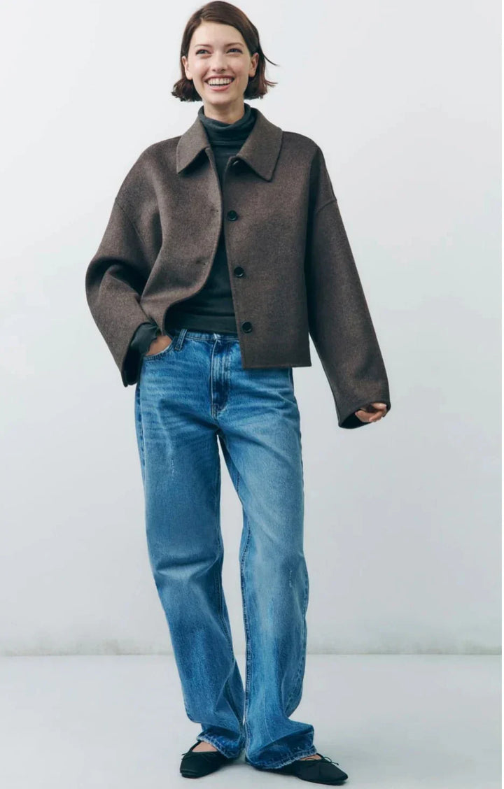 Vielseitige, elegante Damen Cropped-Jacke mit Knopfleiste; eine modische Übergangsjacke für Frauen.