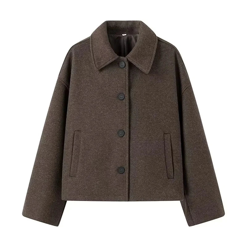 Modische Damen Übergangsjacke im Kurzschnitt mit eleganter Knopfleiste, ideal für stilvolle Damen-Outfits.