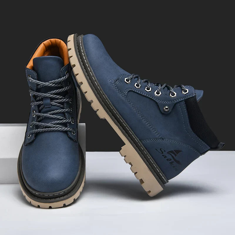 Klassischer brauner Herren Winter-Schnürstiefel, rutschfest, warm und stylisch für jede Gelegenheit.