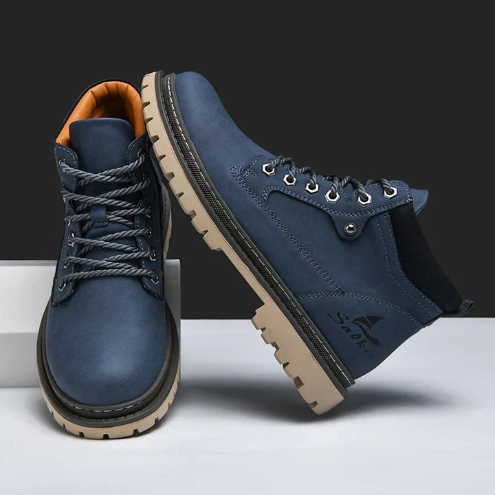 Klassischer brauner Herren Winter-Schnürstiefel, rutschfest, warm und stylisch für jede Gelegenheit.
