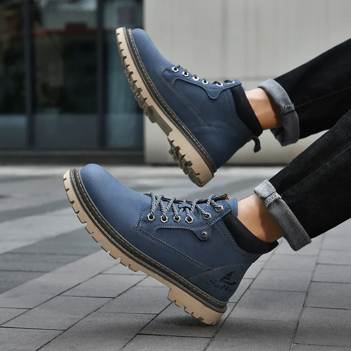 Robuster grüner Herren Winterstiefel, Schnürschuh, warm gefüttert, ideal für Outdoor & Winterwanderungen.