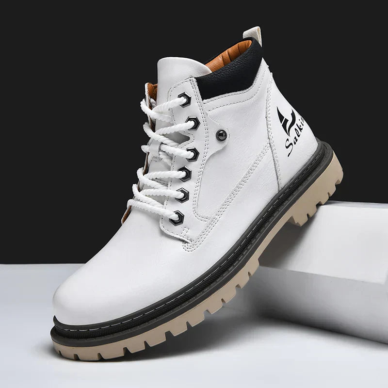 Brauner Herren Winter-Schnürstiefel, warm, rutschfest, mit robuster Profilsohle für Outdoor & Alltag.