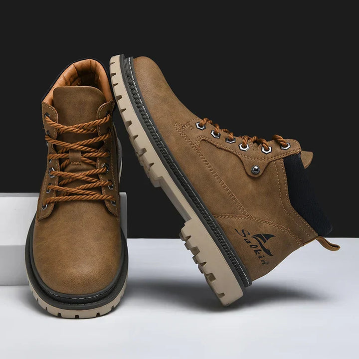 Grüner Herrenstiefel, wintertauglich, mit griffiger Sohle für optimalen Halt im Schnee, Alltag & Outdoor.