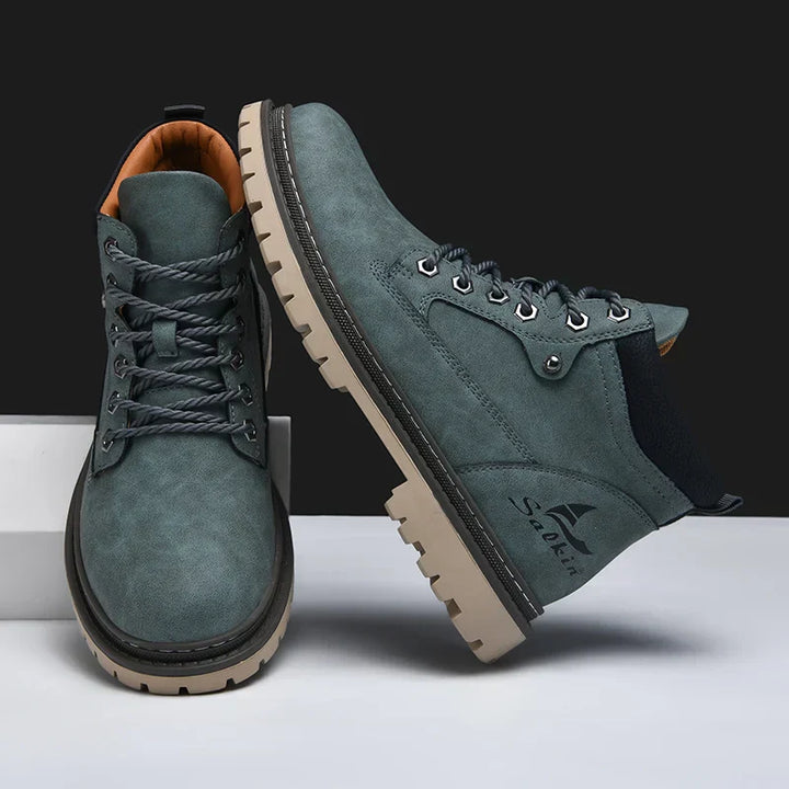 Vielseitiger grüner Herren Winter-Schnürstiefel, rutschfest & bequem, perfekt für Outdoor-Aktivitäten.