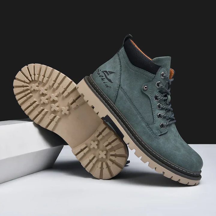 Eleganter brauner Herren Winterschuh, Schnürstiefel für den Alltag, warm und mit guter Traktion.