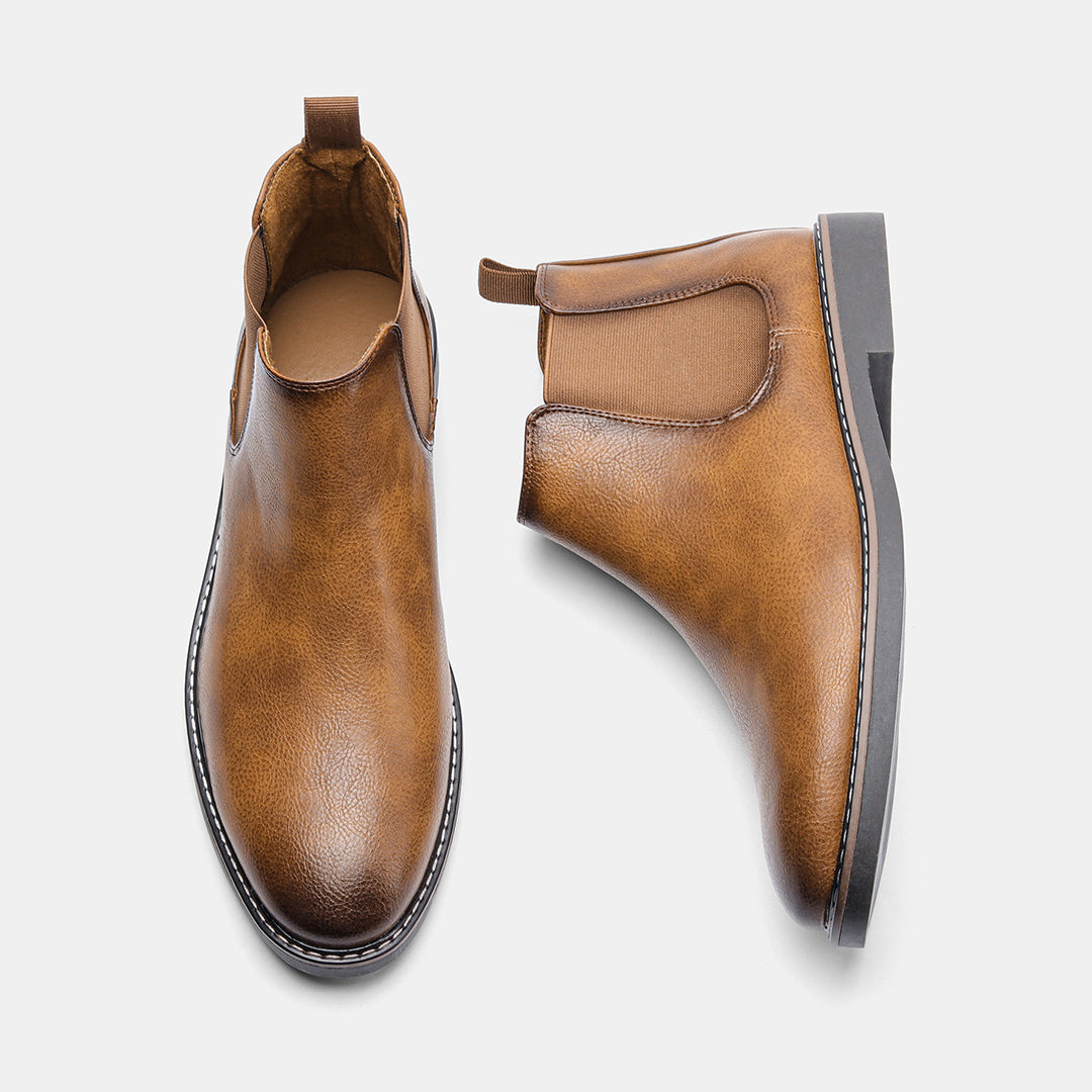 Ein Paar schwarze Viktor Chelsea-Stiefel. Vielseitige Herrenstiefel für elegante und bequeme Auftritte.