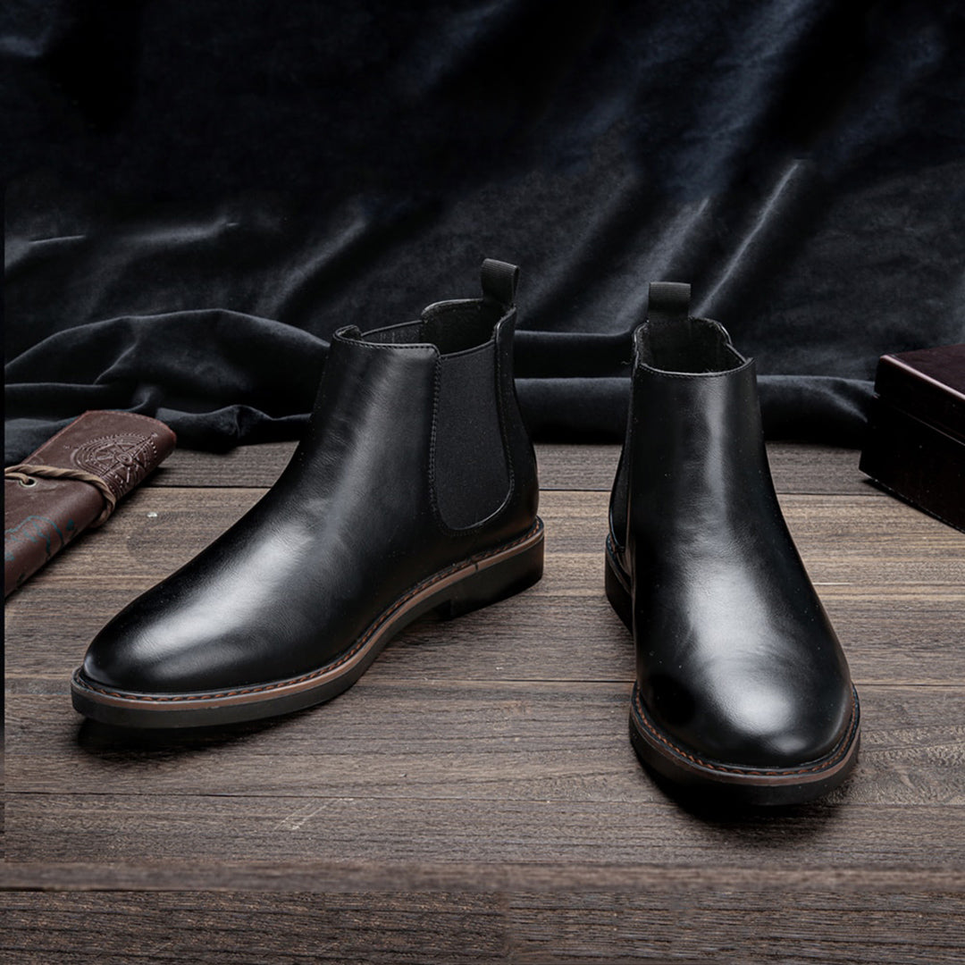 Schwarze Viktor Herrenstiefel. Elegante Slip-On Stiefel für Business Casual oder formelle Anlässe.
