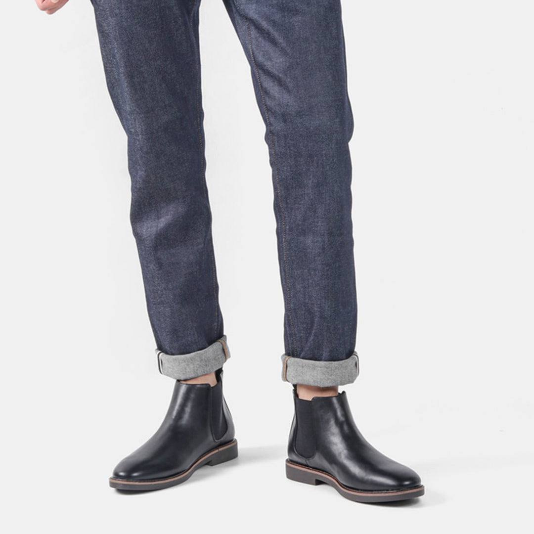 Modern designte schwarze Viktor Chelsea-Stiefel. Stilvolle Modestiefel, die jedes Outfit aufwerten.