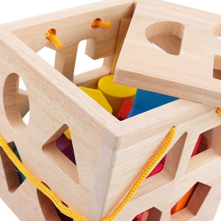 Bunte Montessori Holzspielzeug-Bausteine in verschiedenen Formen wie Dreiecke und Sterne für kreatives Lernen und Spielen.