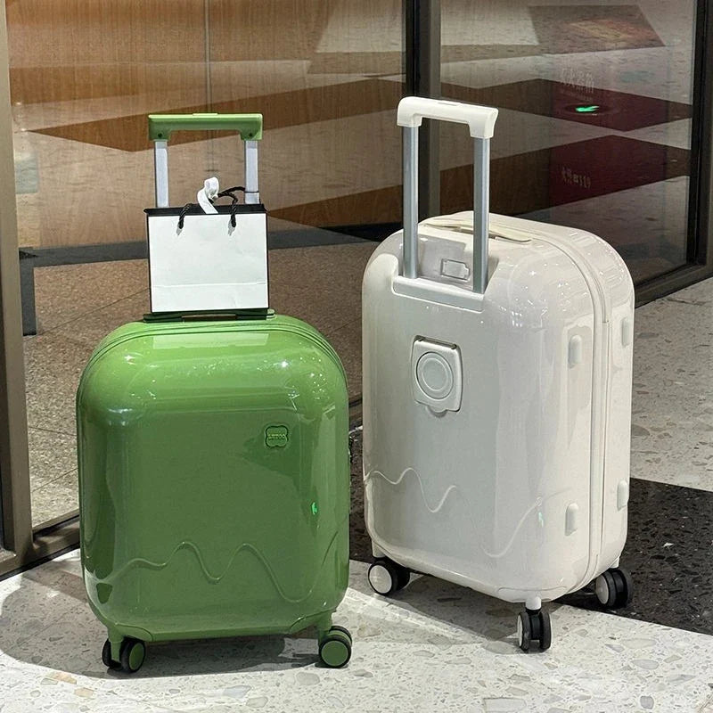Robuster Hartschalen-Kindertrolley mit Zahlenschloss und 360°-Rollen; perfekt für kleine Reisende.