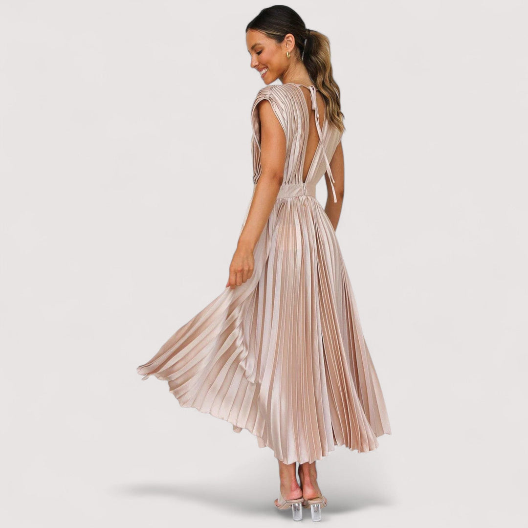 Vielseitiges Damen Plisseekleid mit Raffung an der verstellbaren Taille für tolle Silhouetten.