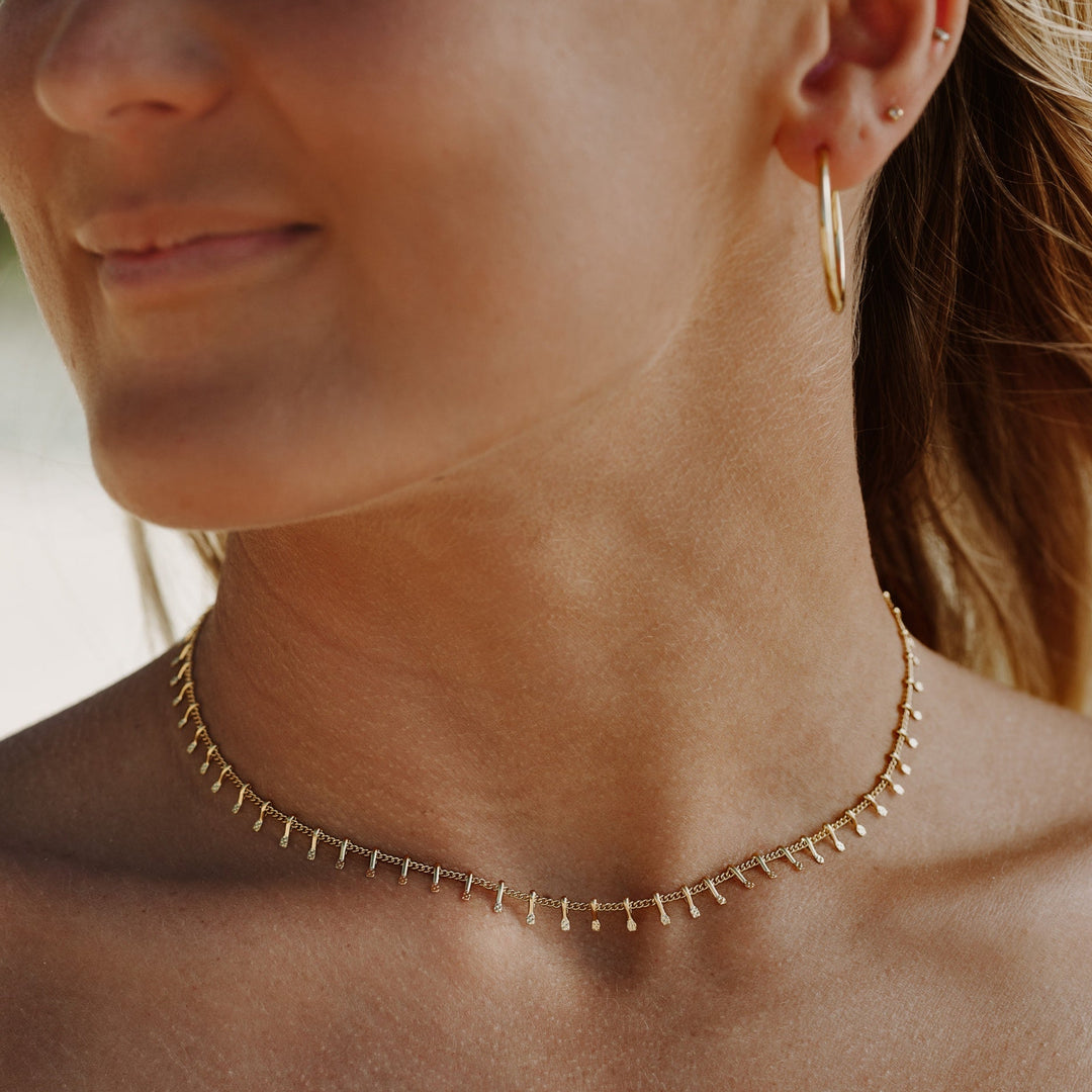 Modische Choker Halskette für Damen in Goldansicht