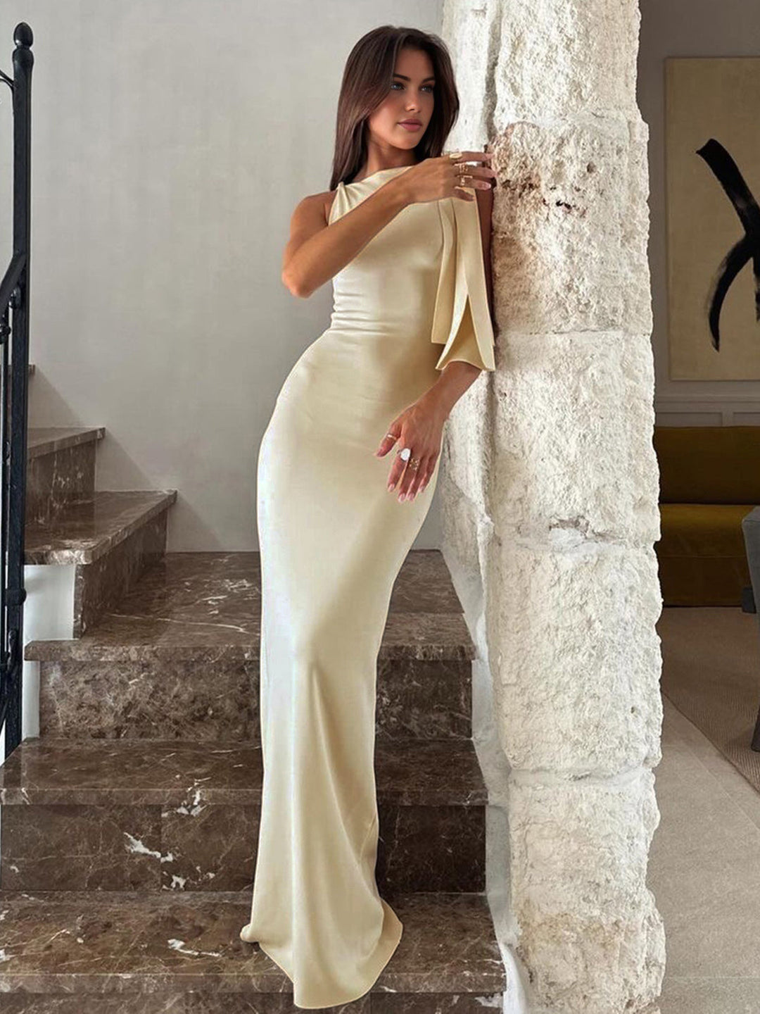 Modisches One-Shoulder Abendkleid für Frauen, chices Design & perfekt für besondere Events.
