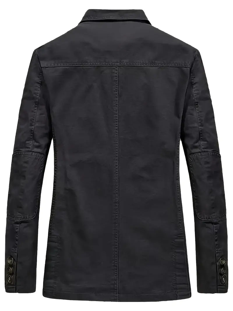 Rückseite der schwarzen Herrenjacke mit detaillierten Ärmeln