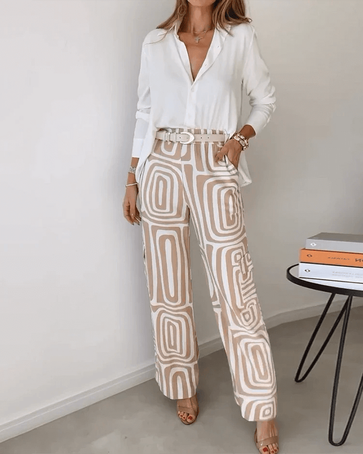 Ordentliches Set mit Bluse und Gürtel