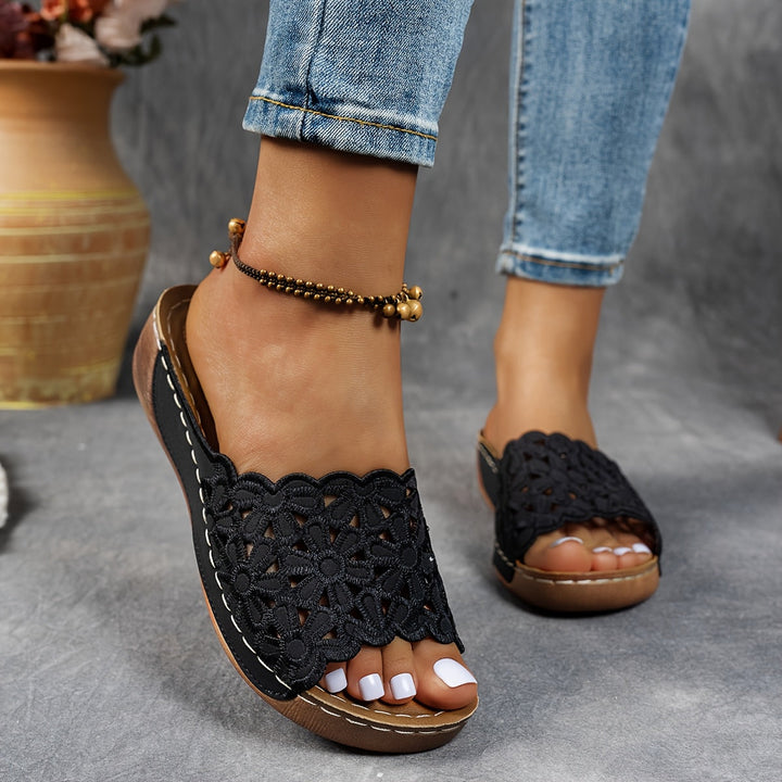 Strukturierte Damen Slip-On Sandalen mit elegantem Blockabsatz, bequeme Sommerschuhe für jede Garderobe.