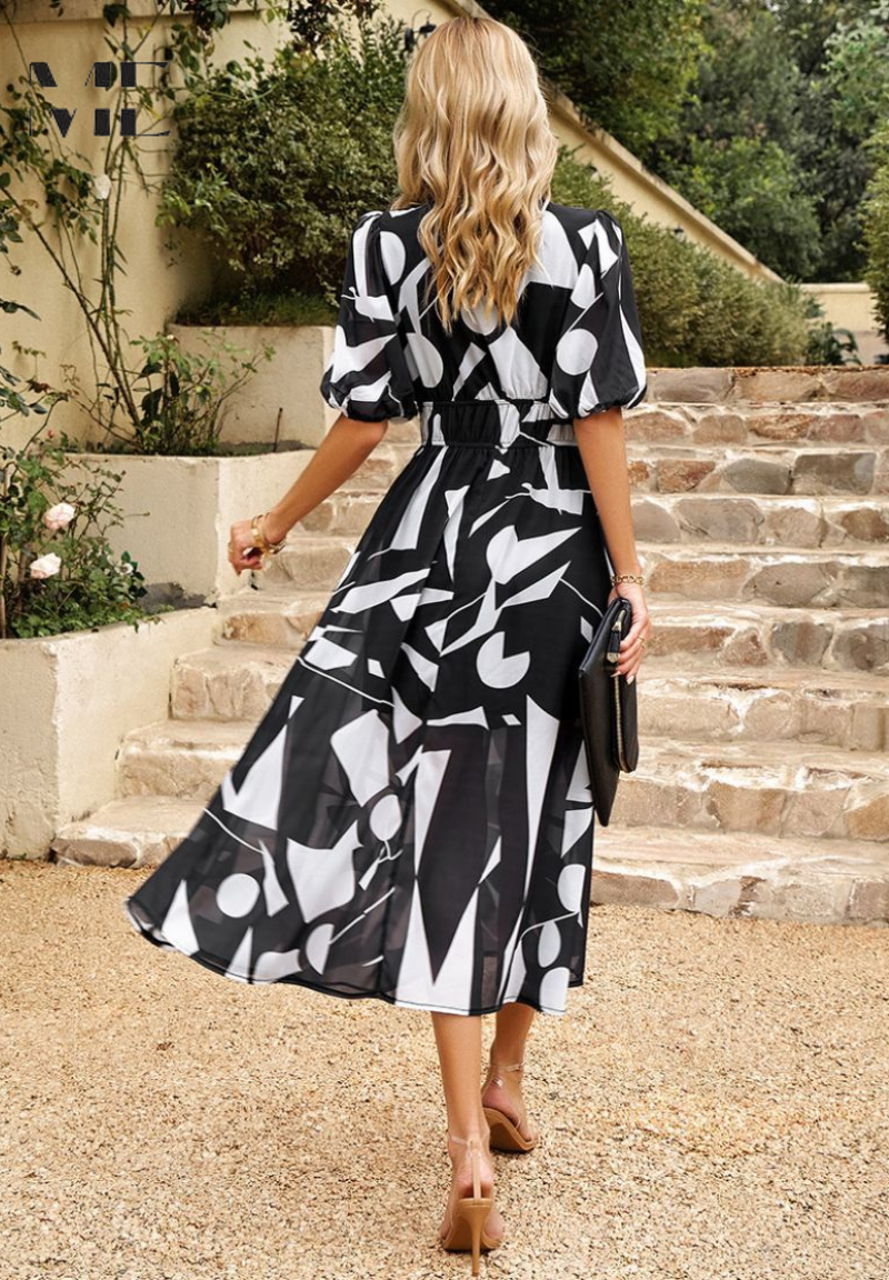 Damen Freizeitkleid, Wickelstil, abstraktes Muster, Midi-Länge, bequem & modisch.
