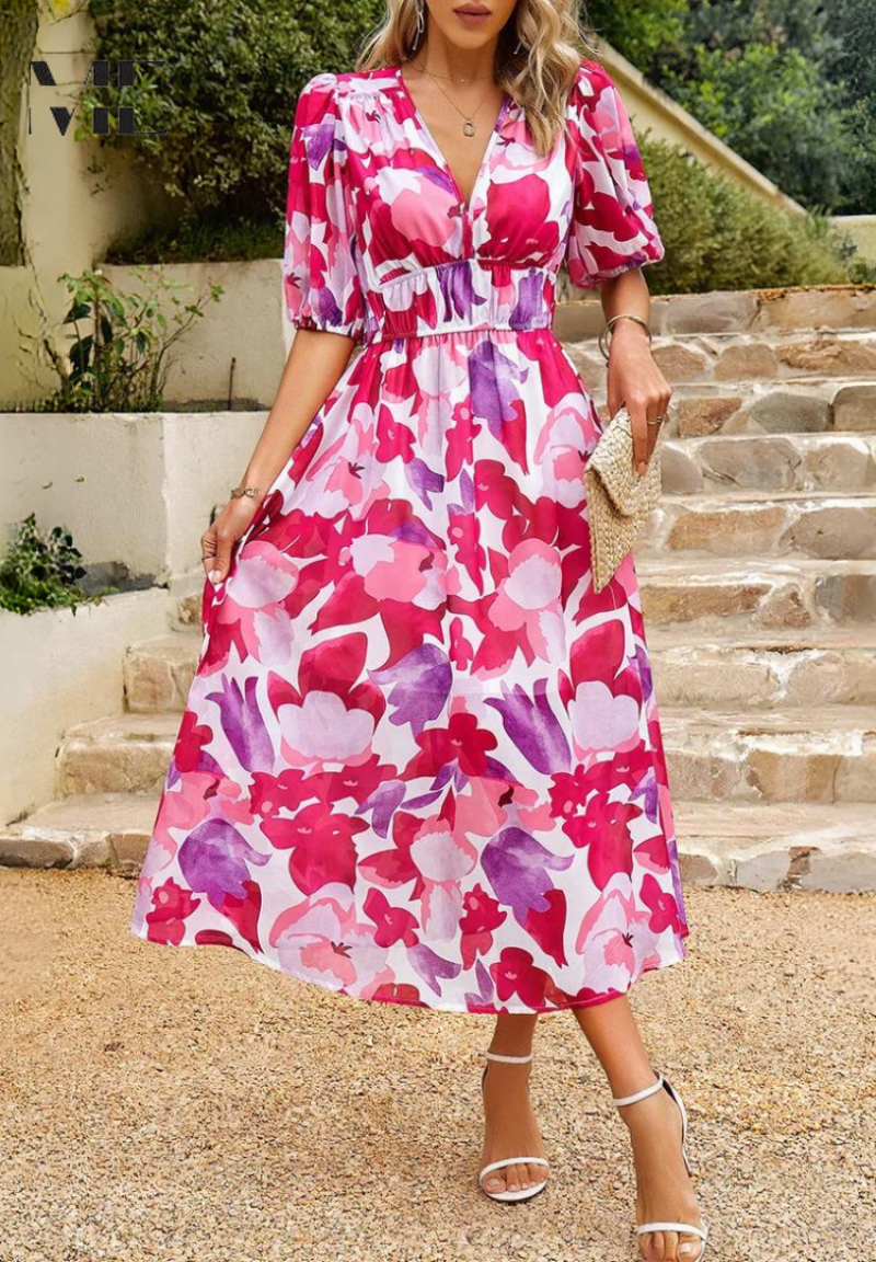 Auffälliges Damen Wickelkleid, abstraktes Design, V-Ausschnitt, Kurzarm, eleganter Look.