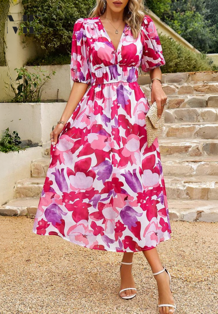 Auffälliges Damen Wickelkleid, abstraktes Design, V-Ausschnitt, Kurzarm, eleganter Look.