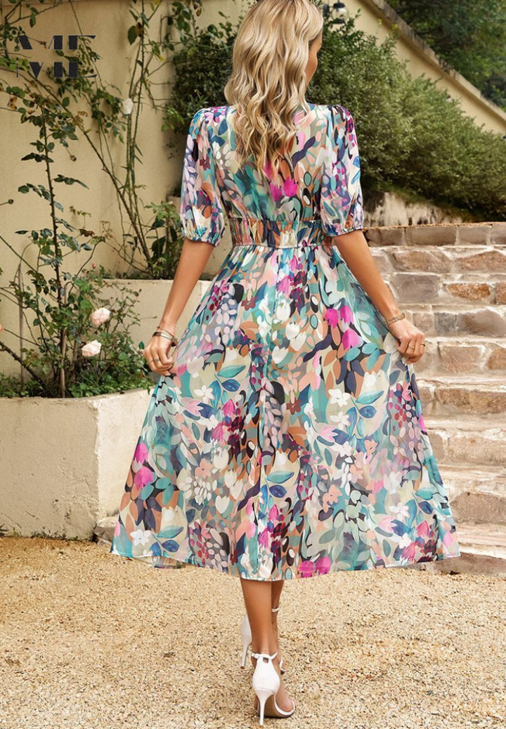Modisches Damen Wickelkleid mit abstraktem Muster, V-Ausschnitt, perfekt für Sommer & Freizeit.