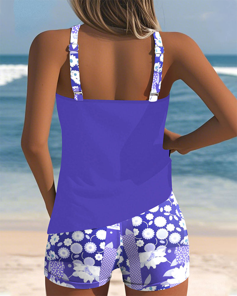 Elegantes zweiteiliges Damen Bademoden Set mit lila Tanktop & passenden Shorts für den Sommer.