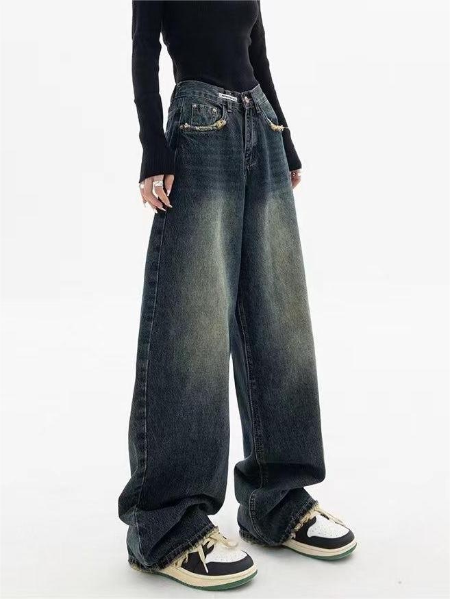 Lässige Boyfriend Jeans für Frauen, bequemer Loose Fit Denim mit Y2K Flair.