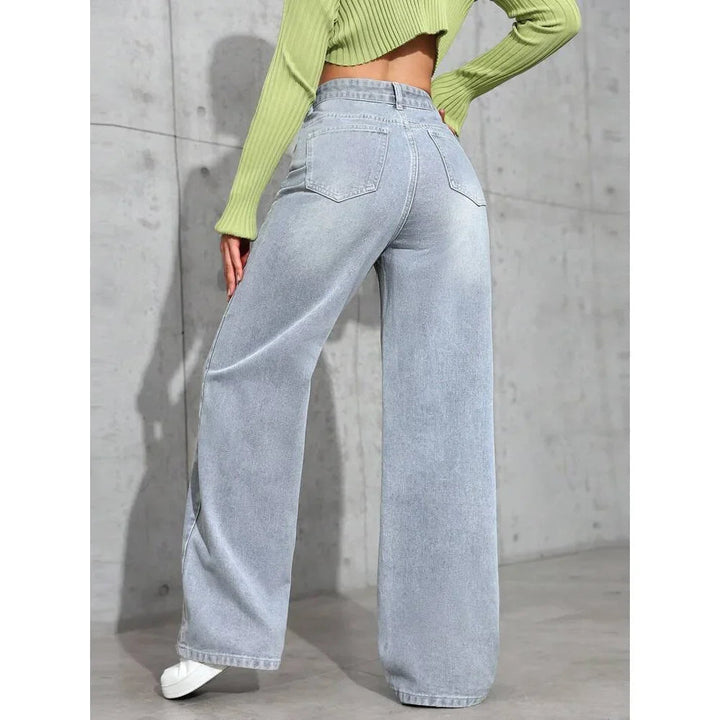 Moderne Damen Baggy-Jeans: Hohe Taille und weiter Bein-Schnitt bieten Komfort für jeden Casual-Look.