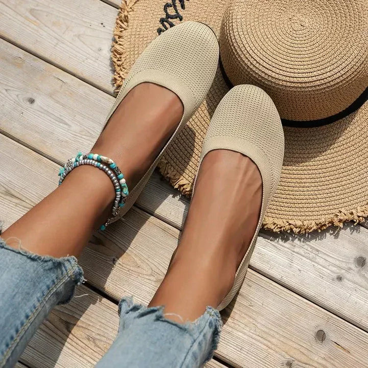 Stilvolle Damen Ballerinas in klassischem Design, ideal als modische Freizeitschuhe im Frühling.