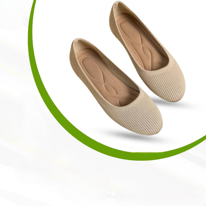 Damen Ballerinas am Fuß, bequeme und stilvolle Frühlingsschuhe, perfekt für modebewusste Frauen.