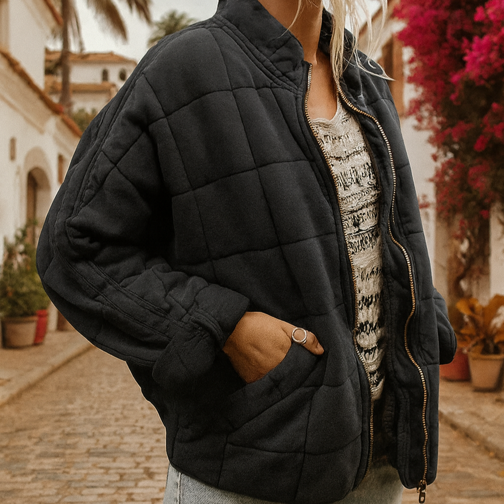 Elegante Damen Langjacke mit strukturiertem Design. Perfekt als stilvolle Übergangsjacke für Herbst/Frühling.