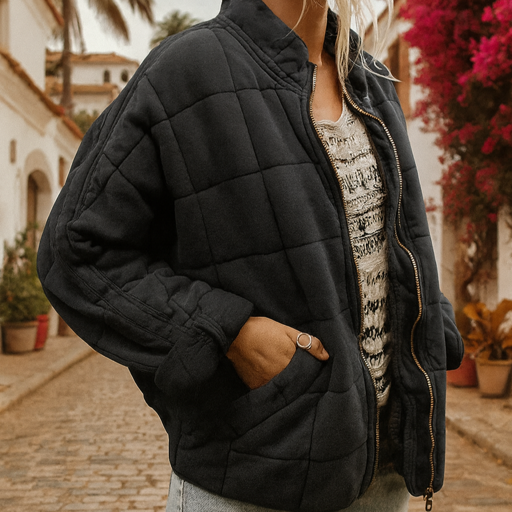 Elegante Damen Langjacke mit strukturiertem Design. Perfekt als stilvolle Übergangsjacke für Herbst/Frühling.