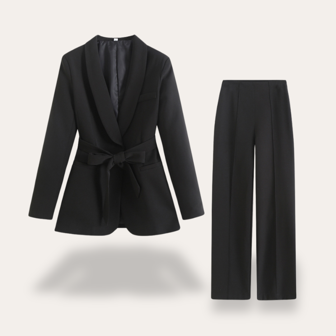 Vielseitiges Damen Blazer & Hose Set in Business Casual Optik, ideal für Büro und elegante Freizeitlooks im Sommer.