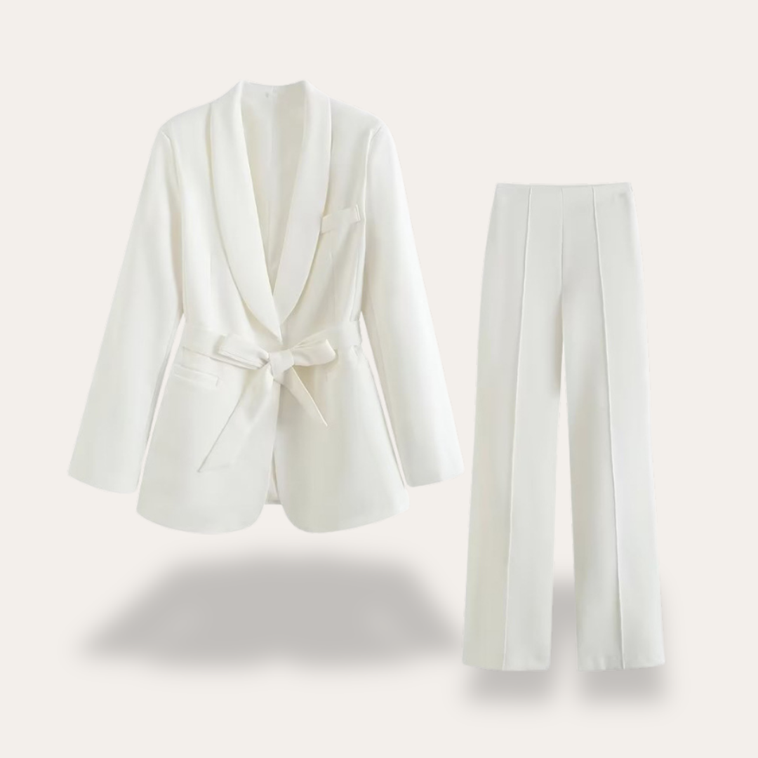 Leichtes Damen Blazer und Weitbein-Hose Set, ideal für ein elegantes Sommer Outfit und angenehmen Tragekomfort.