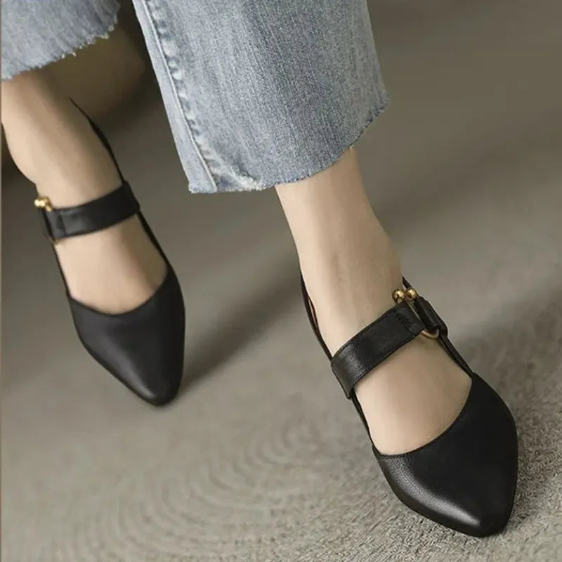 Stylische Damenschuhe mit Blockabsatz & gepolsterter Sohle für Komfort und sichere Passform.