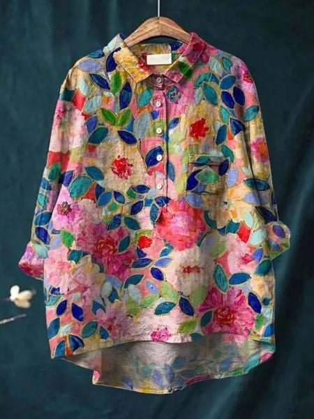 Modische Damenbluse mit Blumenmuster, die Eleganz und Lässigkeit perfekt vereint.