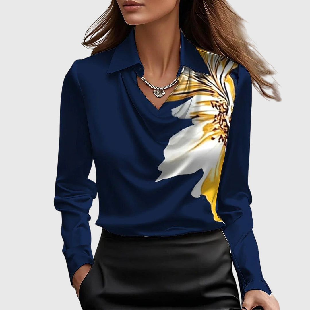 Trendige Damen Bluse mit Faltenausschnitt & Brusttasche. Vielseitige Langarmbluse für einen modischen Auftritt.