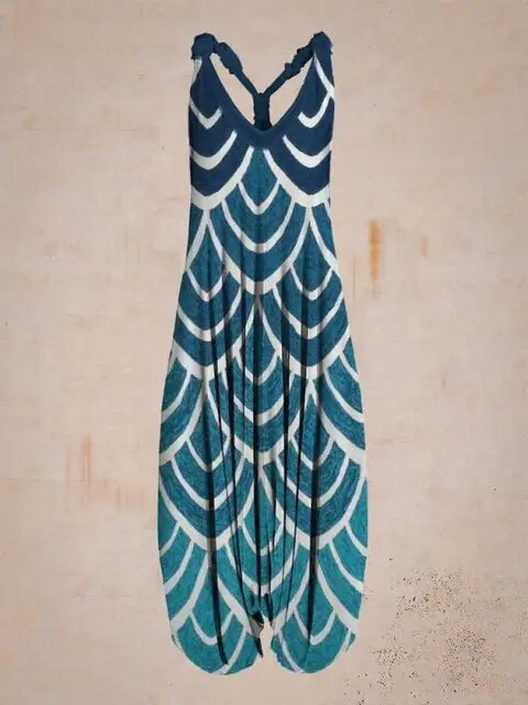 Leicht fließender Damen Overall im Boho-Stil mit verstellbaren Trägern, ideal als stilvolle Urlaubskleidung.