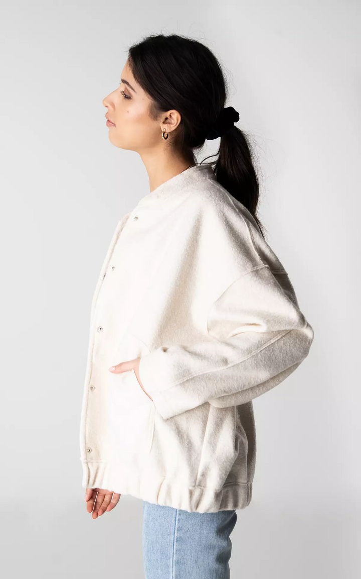 Oversized Damen Bomberjacke für den Herbst, eine modische und bequeme Übergangsjacke.