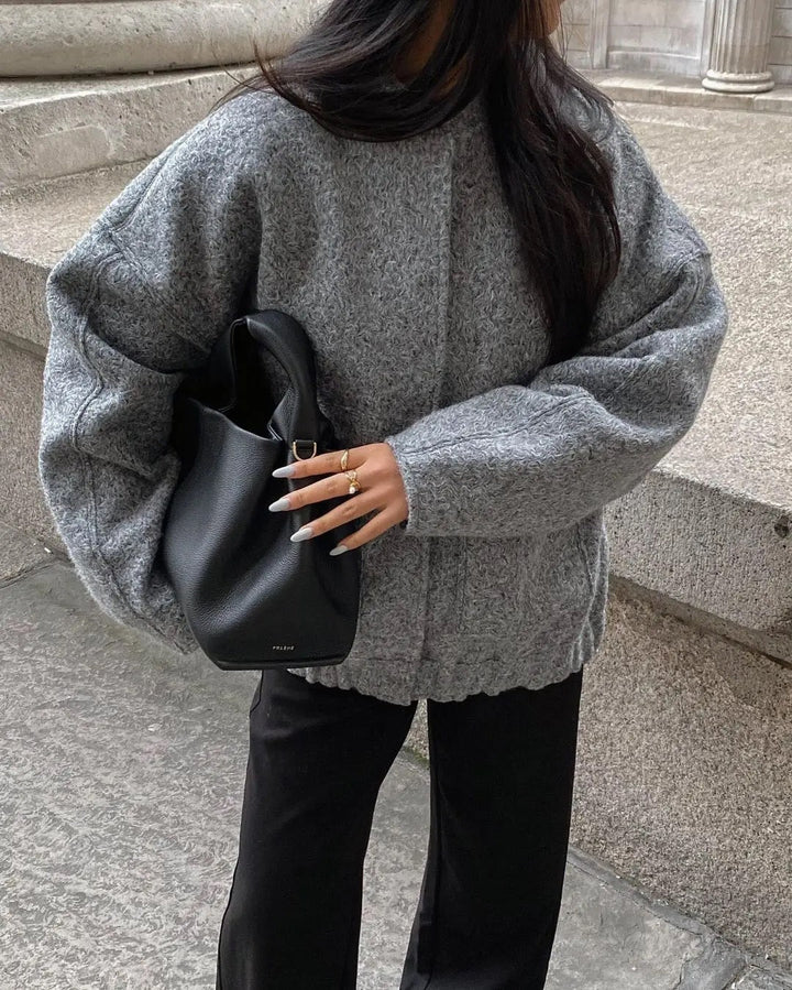 Bequeme Damen Übergangsjacke im Oversized-Stil, perfekt als lässige Bomberjacke für den Herbst.