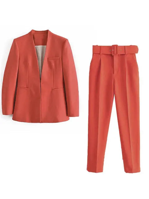 Chicer Damen Business-Anzug: Eleganter Blazer & Slim-Fit-Hose, vielseitig für Büro & Events.