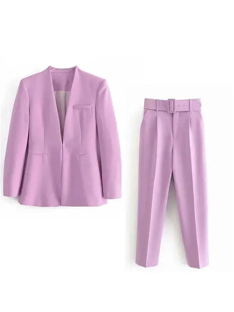 Vielseitiger Damen-Hosenanzug: Eleganter Blazer & Slim-Fit-Hose für Business und besondere Anlässe.