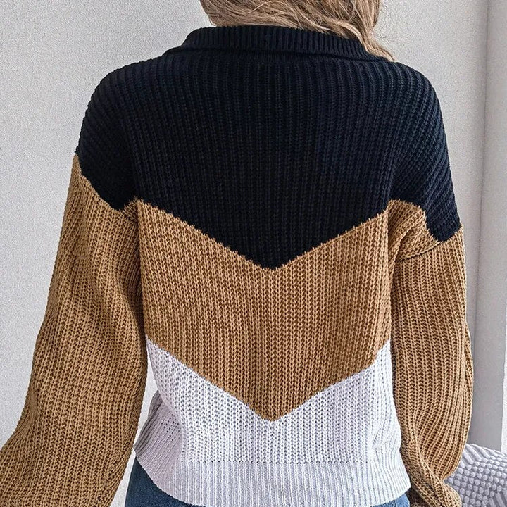 Bequemer, locker geschnittener Damen Pullover mit V-Ausschnitt und modernem Colour-Block-Muster; Übergangsmode.