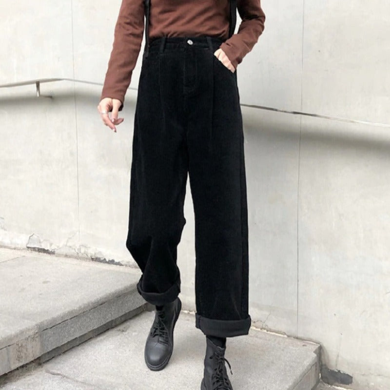 Damen Cordhose in Beige, hohe Taille, gerades Bein, stilvoll & bequem für Alltag und Freizeit.