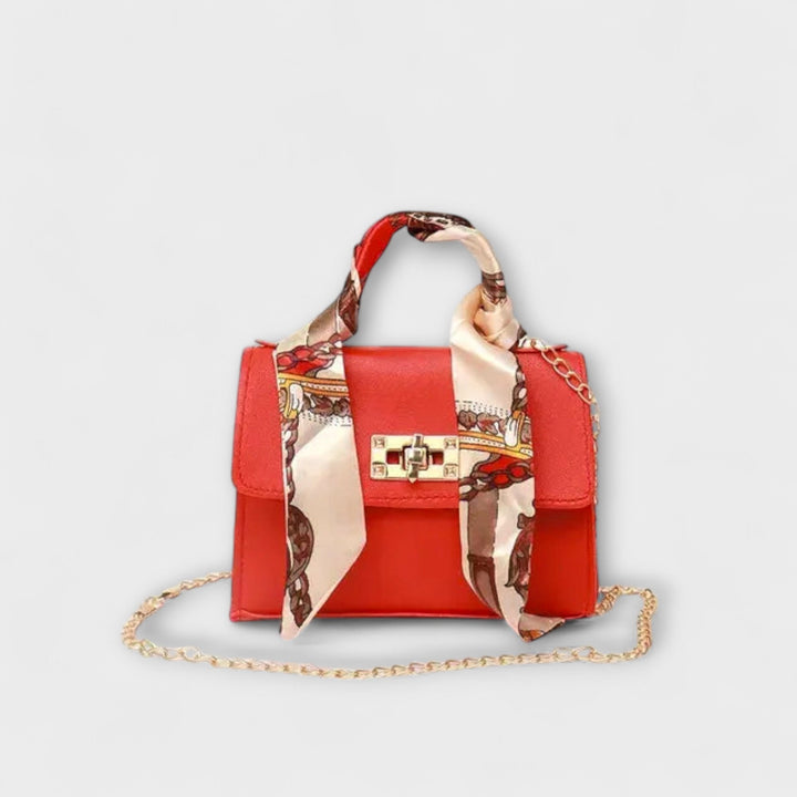 Trendige Damen Schultertasche mit Kettenriemen, ideal für sommerliche Looks und Abend-Events. Eine Mini Tasche.