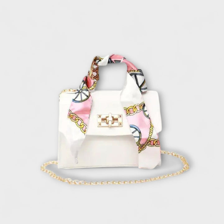 Luxuriöse Damen Abendtasche mit feinem Kettenriemen, perfekt für stilvolle Auftritte und besondere Momente.